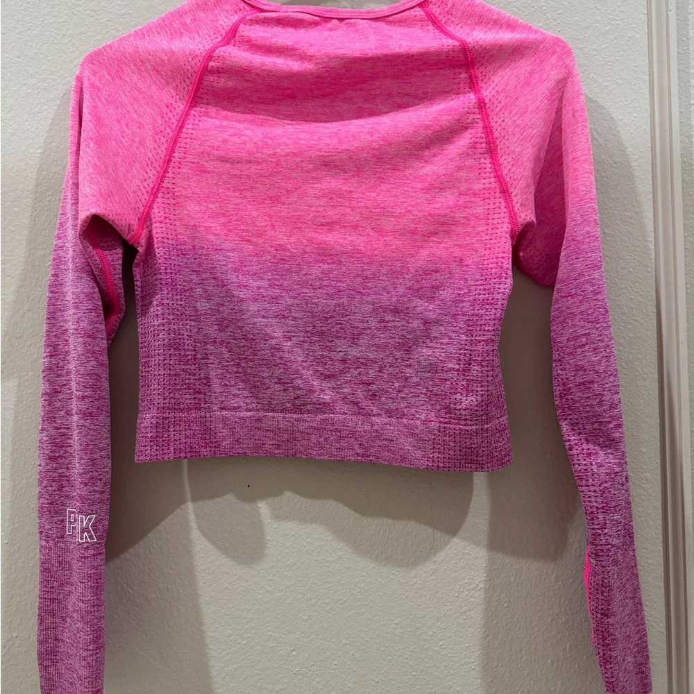 Victoria Secret PINK Ombre
Seamless Long Sleeve Crop Top Size M - Picture 2 of 5